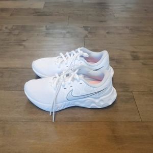 Nike Women's Renew Ride 2 CU3508 Sz 7.5